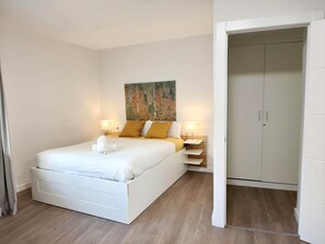 4 habitaciones, tabla de planchar con plancha, cuna de viaje y wifi 
