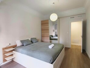 4 chambres, fer et planche à repasser, lit parapluie, Wi-Fi