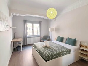 4 Schlafzimmer, Bügeleisen/Bügelbrett, Reisekinderbett, WLAN