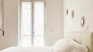 Room - Residenza delle Rose 1, comfortable two-room apartment near the sea (Roseto Degli Abruzzi)