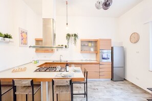 Microwave, oven, stovetop, coffee/tea maker