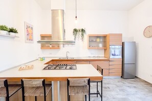 Microwave, oven, stovetop, coffee/tea maker