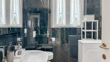 Doccia, asciugacapelli, bidet