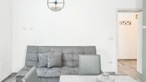 TV - Residenza delle Rose 2, comfortable two-room apartment near the sea (Roseto degli Abruzzi)