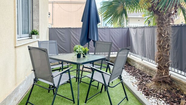 Outdoor dining - Residenza delle Rose 2, comfortable two-room apartment near the sea (Roseto degli Abruzzi)