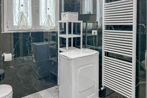 Een douche, een haardroger, een bidet