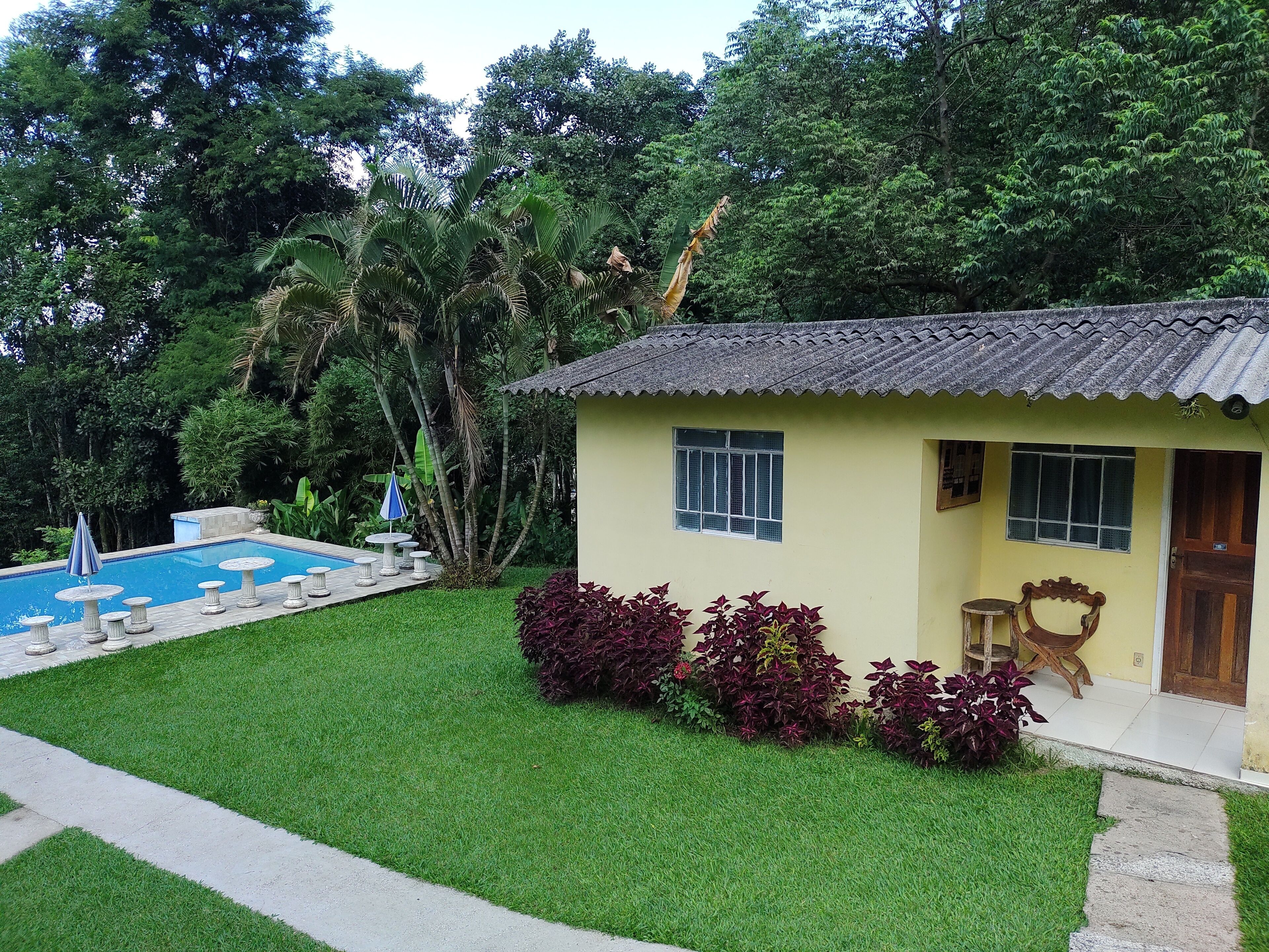 Quarto triplo conforto | Cortinas blackout, ferros/tábuas de passar roupa, Wi-Fi de cortesia