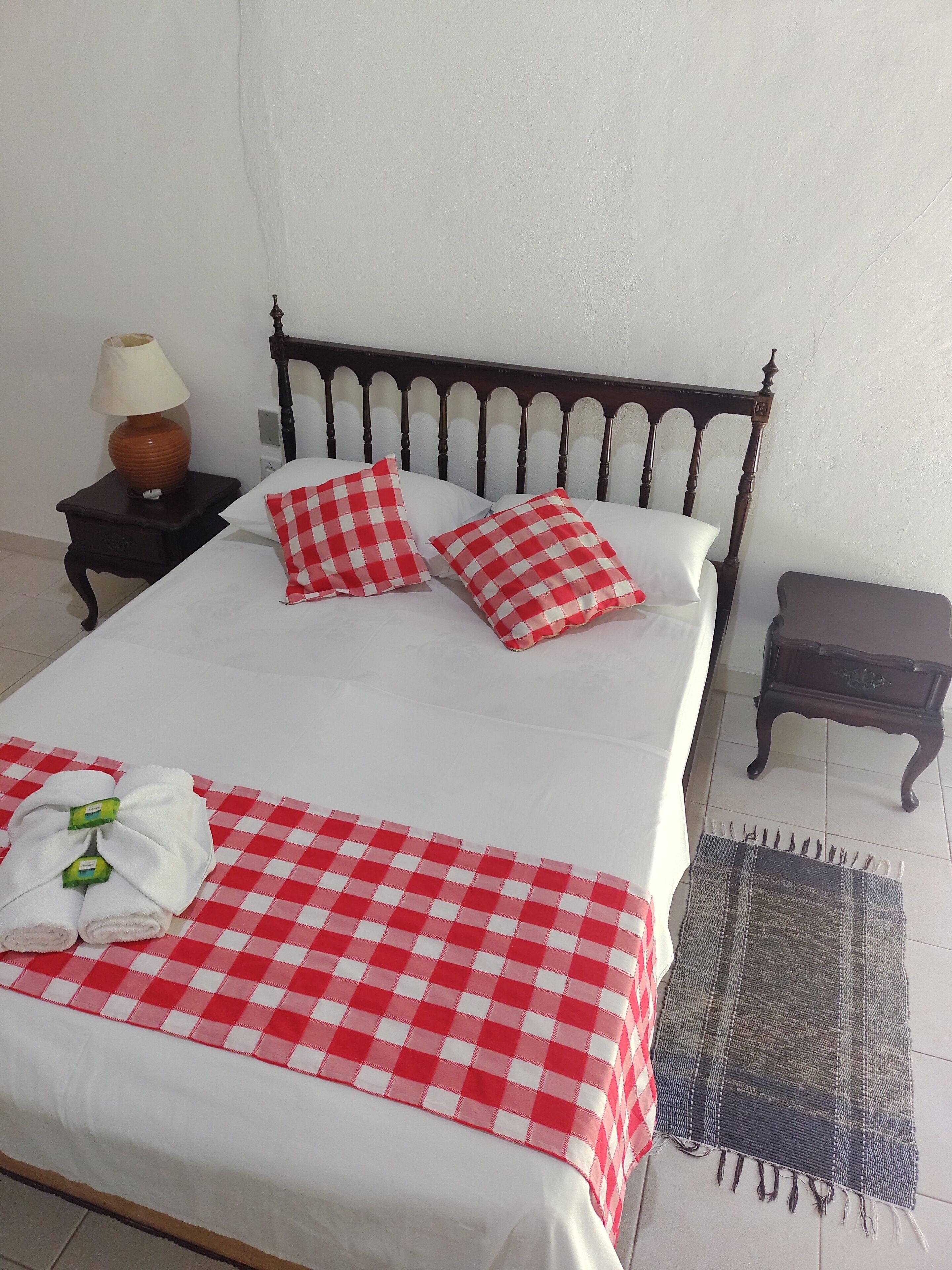 Habitación cuádruple superior, vistas al jardín | Cortinas opacas, tabla de planchar con plancha, wifi gratis