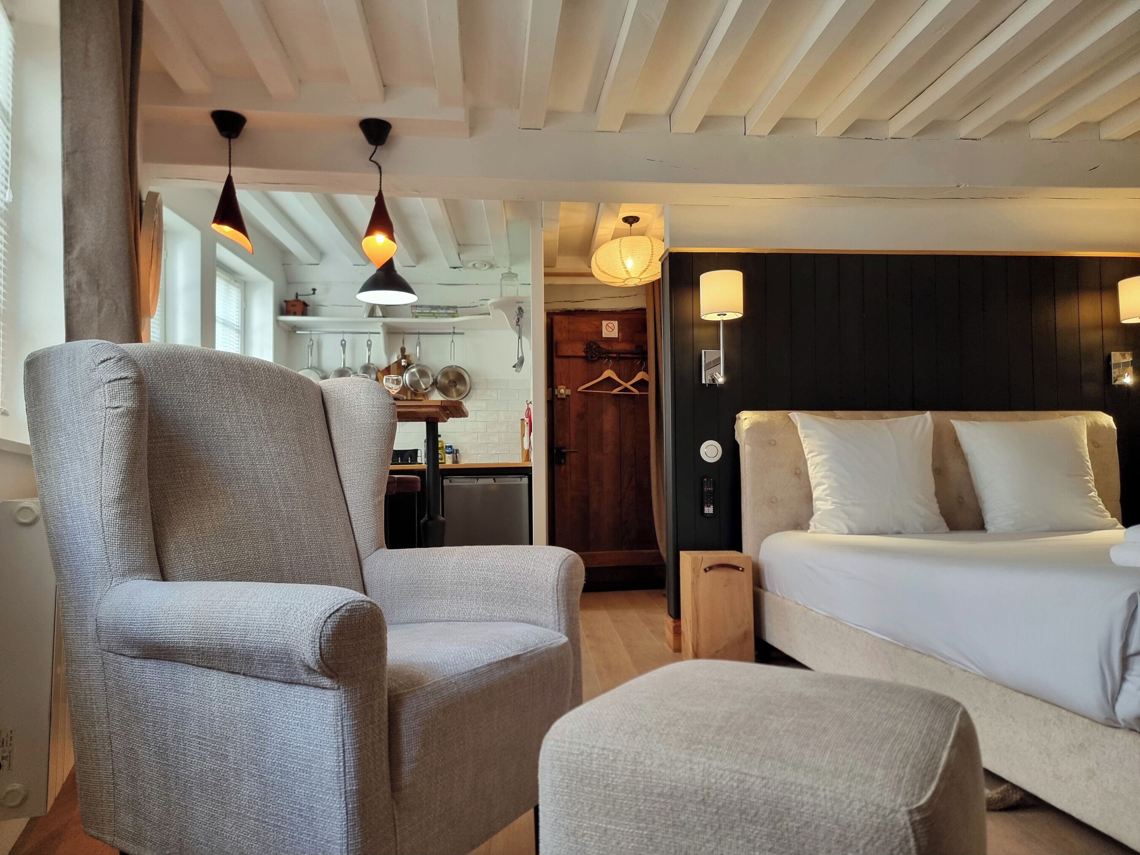 Iron/ironing board, WiFi, bed sheets