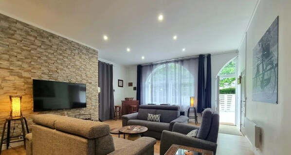 TV, ping pong, books