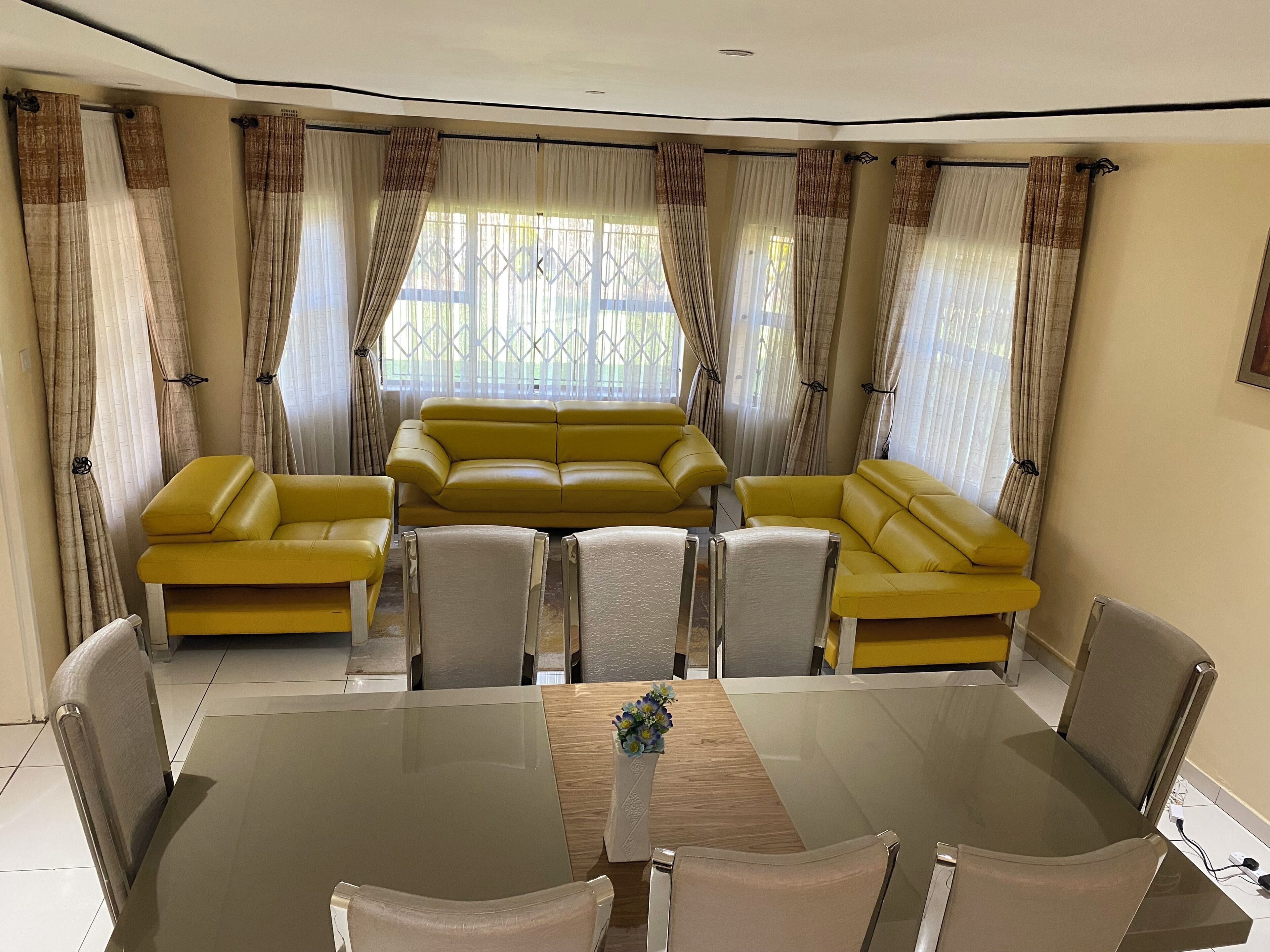 Smart TV de 65 pulgadas con canales digitales 