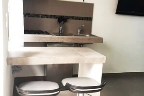 Private kitchen - Safe Apartment - NEW Rooftop Pool ✦ AC ✦ GREAT WF

 (Cancún)