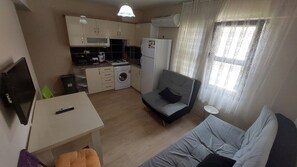 2 Schlafzimmer, schallisolierte Zimmer, Bügeleisen/Bügelbrett