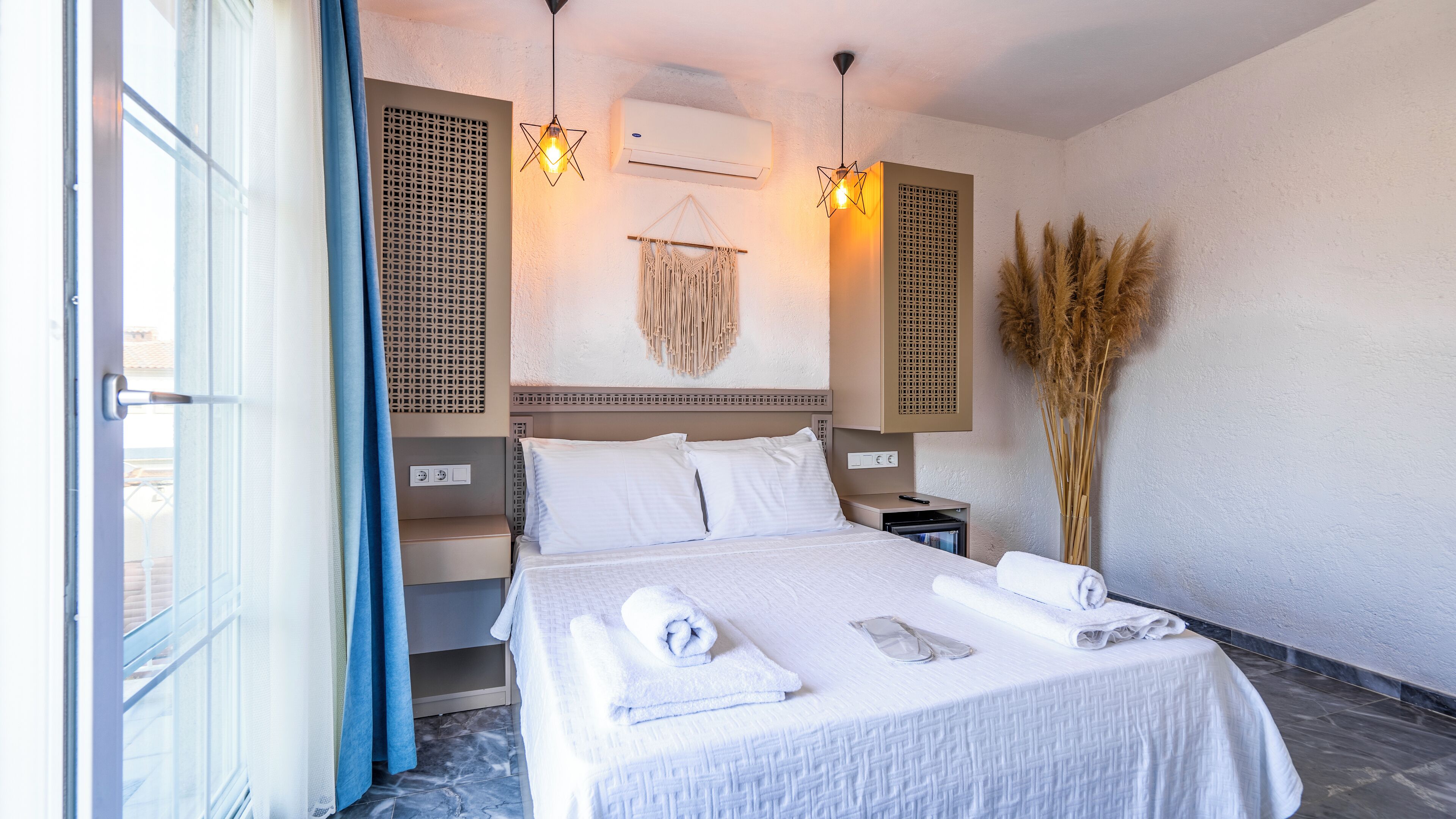 Habitación Deluxe doble, 1 cama de matrimonio, balcón, vistas a la piscina