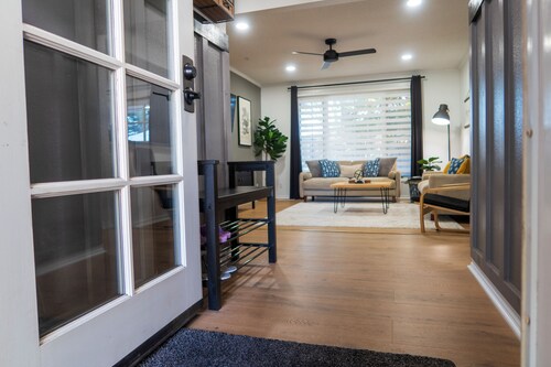 Modern home 3-BR Retreat — Quiet, Cozy, & Family-Friendly in Fresno.