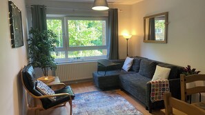 Apartment | Living area - Cosy 1-bed Flat, Family Friendly, Free Parking (London)
