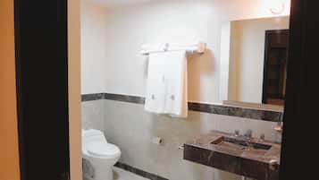 Standard Double Room | Bathroom