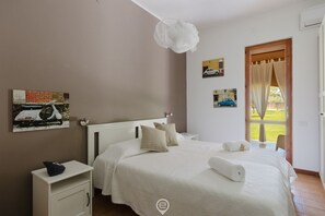 3 bedrooms, travel cot, WiFi, bed sheets