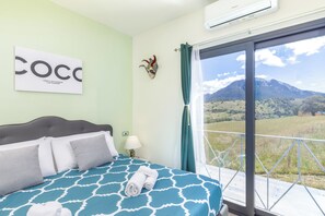 Estudi en suite de disseny | Vista de la muntanya
