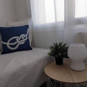 3 habitaciones, tabla de planchar con plancha, wifi y ropa de cama 