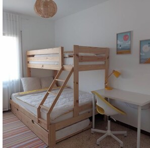 3 bedrooms, iron/ironing board, WiFi, bed sheets
