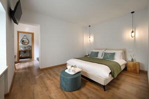 Habitación doble Deluxe | Caja de seguridad en la habitación y tabla de planchar con plancha 