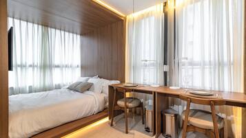 Hypo-allergenic bedding, laptop workspace, free WiFi, bed sheets