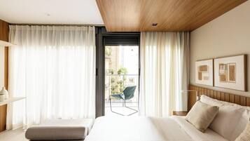 Estúdio luxo | Roupas de cama antialérgicas, espaço de trabalho para notebook