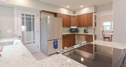 Golf House by Mt Greylock - Walkable Adventures!