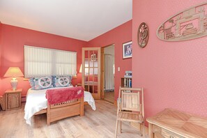 4 bedrooms, iron/ironing board, free WiFi, bed sheets