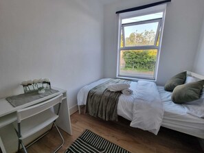 Standard Double Room, City View | Free WiFi - Easy Rooms - London Luton Airport (Luton)