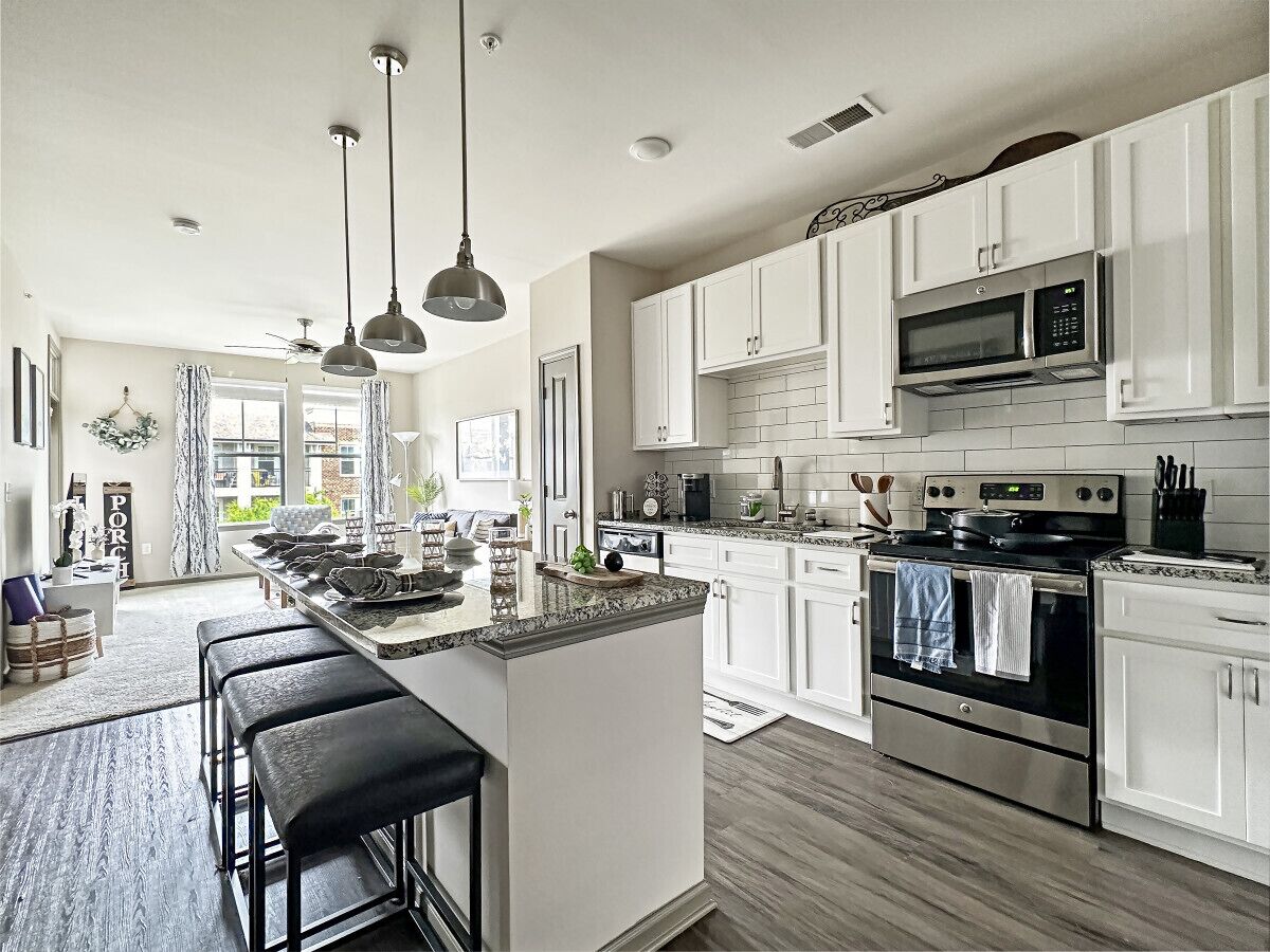 ثلاجة، ميكروويف، فرن، موقد طهي مسطح