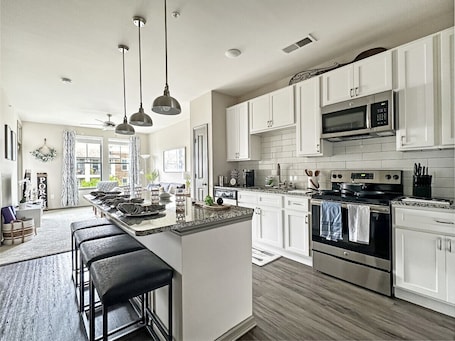 Fridge, microwave, oven, stovetop. Herons Perch, Elevators, Pool, Gym