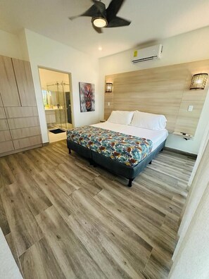 Family House, Private Pool, Beachside