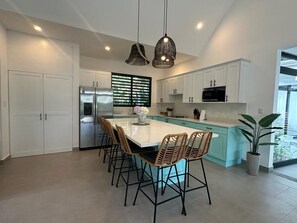 Family House, 3 Bedrooms, Private Pool, Garden View | Private kitchen