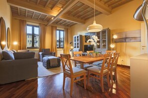 Dining - Apartments Florence - Dante's View-Piazza Santa Croce (Firenze)