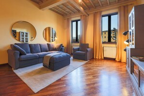 TV - Apartments Florence - Dante's View-Piazza Santa Croce (Firenze)