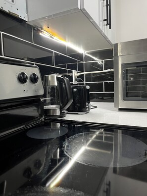 Fridge, microwave, oven, stovetop