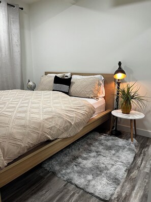 2 bedrooms, desk, iron/ironing board, free WiFi