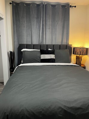 2 عدّة غرف نوم ومكتب ومكواة/لوح كي وواي فاي مجانًا