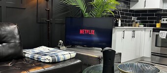 Cozy & Stylish 2 Bedroom Basement Apartment in SW Edmonton