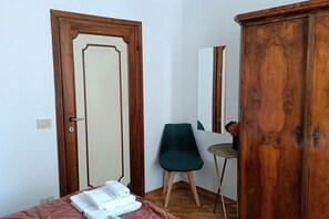 3 bedrooms, desk, iron/ironing board, WiFi