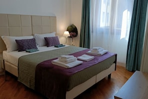 3 bedrooms, desk, iron/ironing board, WiFi