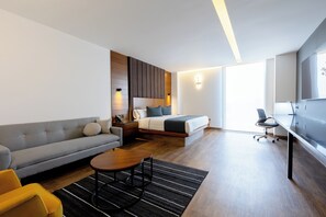 Rom – superior, byutsikt | Sengetøy av topp kvalitet, dundyner, safe på rommet og skrivebord