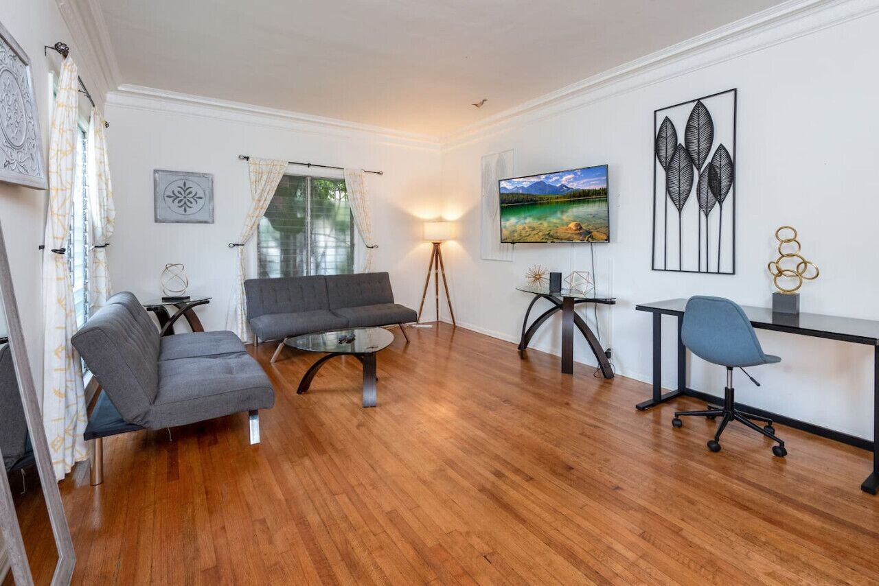 1-BD apartment vibrant Mid-City