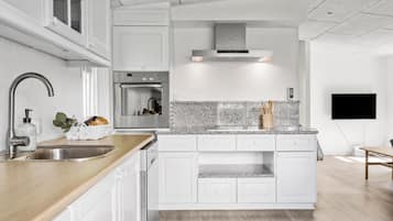 Køleskab, ovn, kogeplade, opvaskemaskine