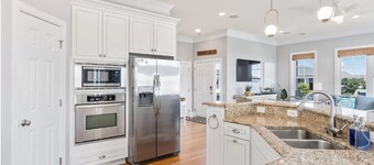 The Heron Nest Unit B. Top floor ocean views!! Wrightsville Beach