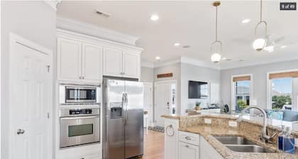 The Heron Nest Unit B. Top floor ocean views!! Wrightsville Beach
