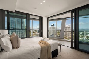Deluxe appartement, 3 slaapkamers | 2 slaapkamers, een strijkplank/strijkijzer, gratis wifi, beddengoed