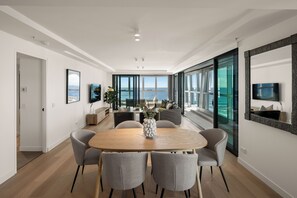 Deluxe appartement, 3 slaapkamers | Dineerruimte